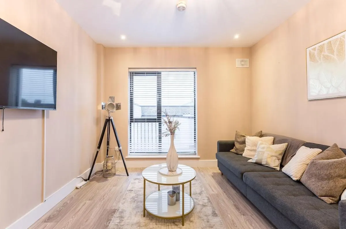 Hot Tub Luxe Villa In The Heart Of Dublin