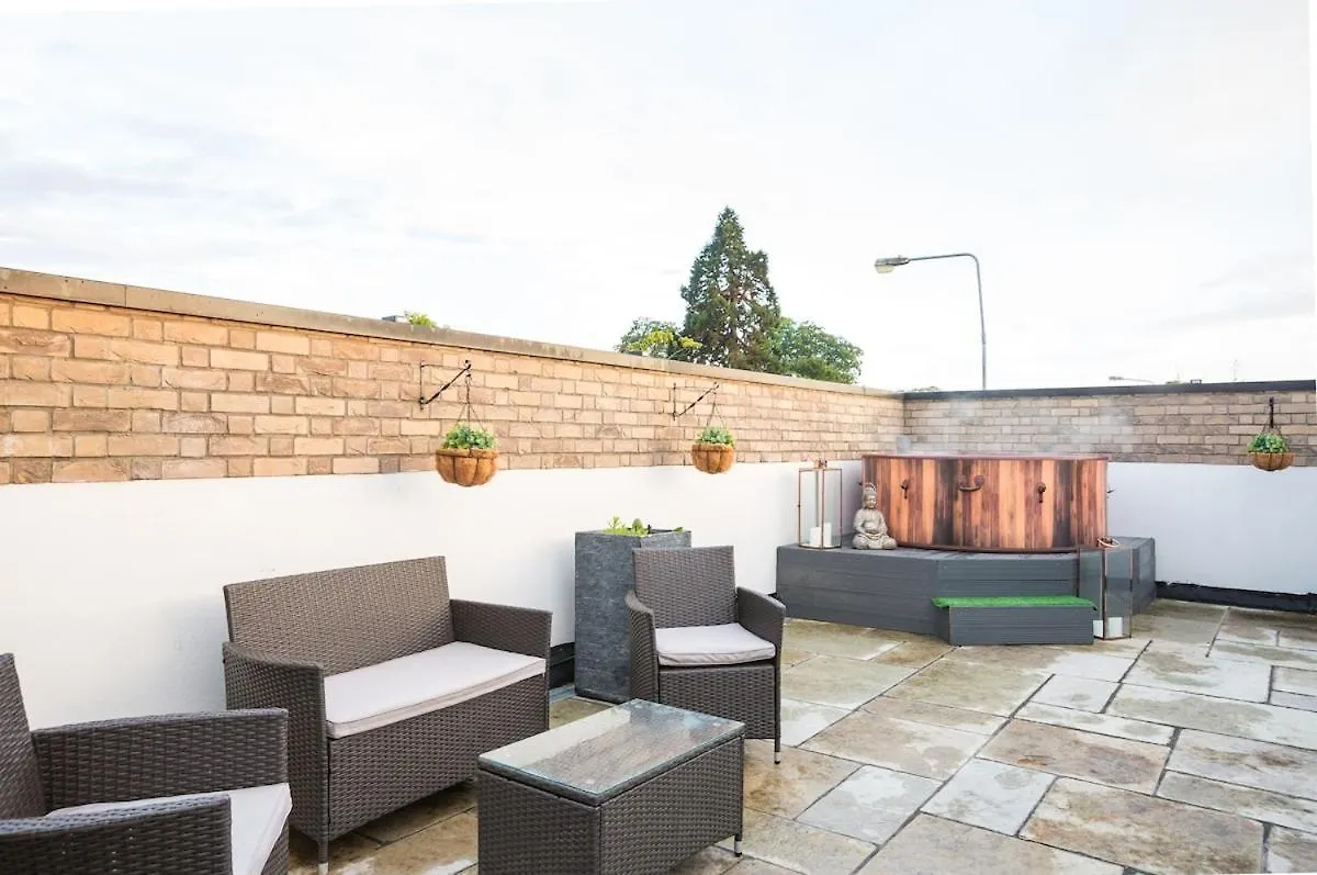 Hot Tub Luxe Villa In The Heart Of Dublin 0*,  Írország