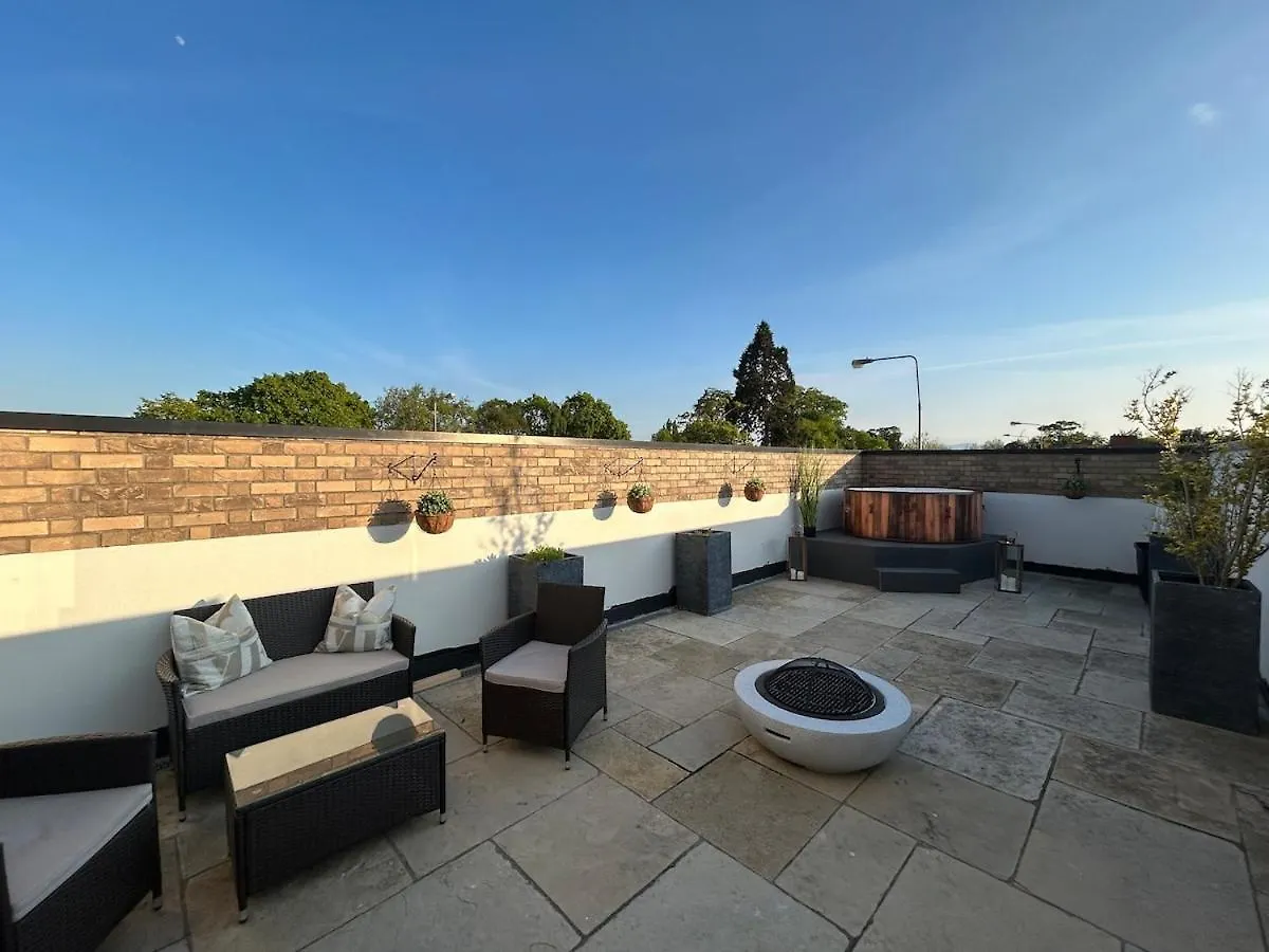 Hot Tub Luxe Villa In The Heart Of דבלין
