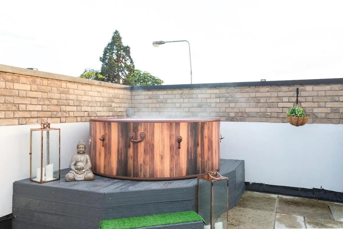 Hot Tub Luxe Villa In The Heart Of דבלין